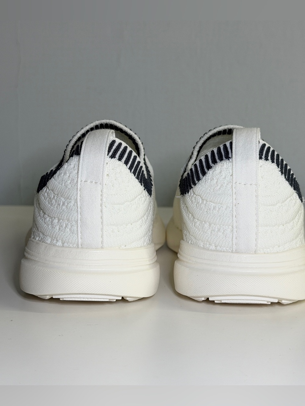 APL TechLoom Wave Kids Shoes Size 10 Ivory/Iron Ribbed – Brand New in Box - Picture 4 of 14